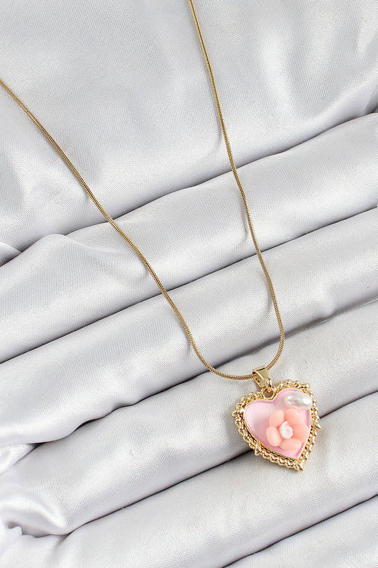 BKO10271 - 316L Çelik Zincir Pembe Sanatsal Portre İnci Detaylı Papatya Figürlü Kalp Model Gold Renk Kadın Kolye