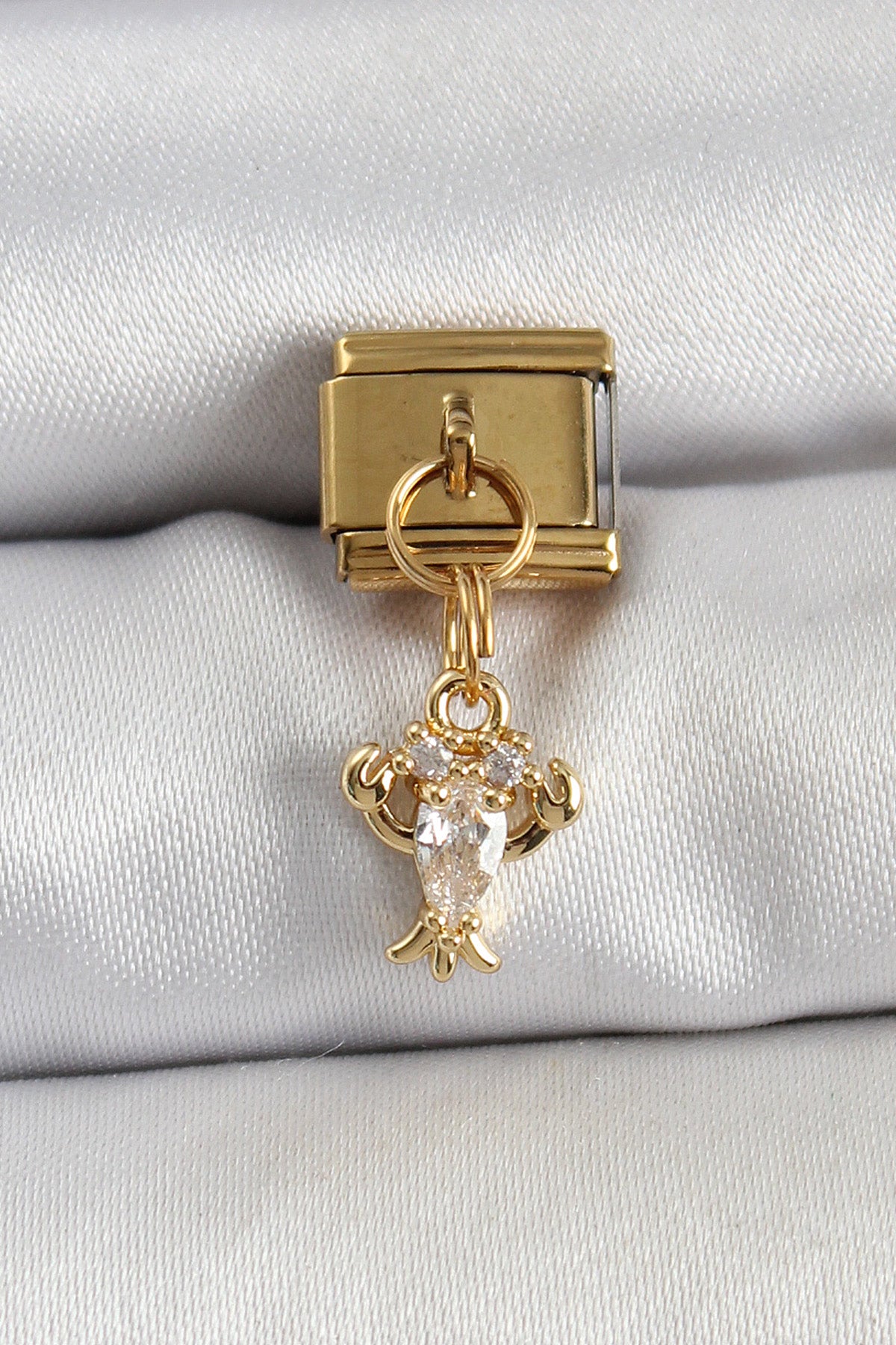 BC1417 - 316L Çelik Sallantılı Zirkon Taşlı Yengeç Model Gold Renk Nomination Charm