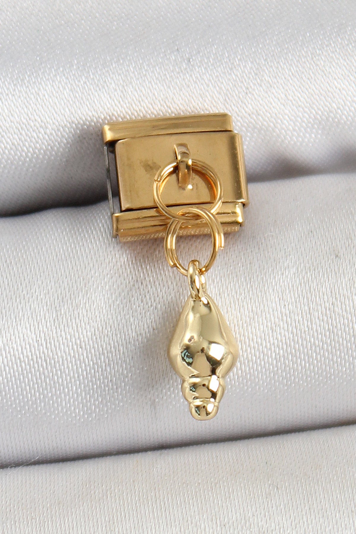 BC1437 - 316L Çelik Sallantılı Deniz Kabuğu Model Gold Renk Nomination Charm