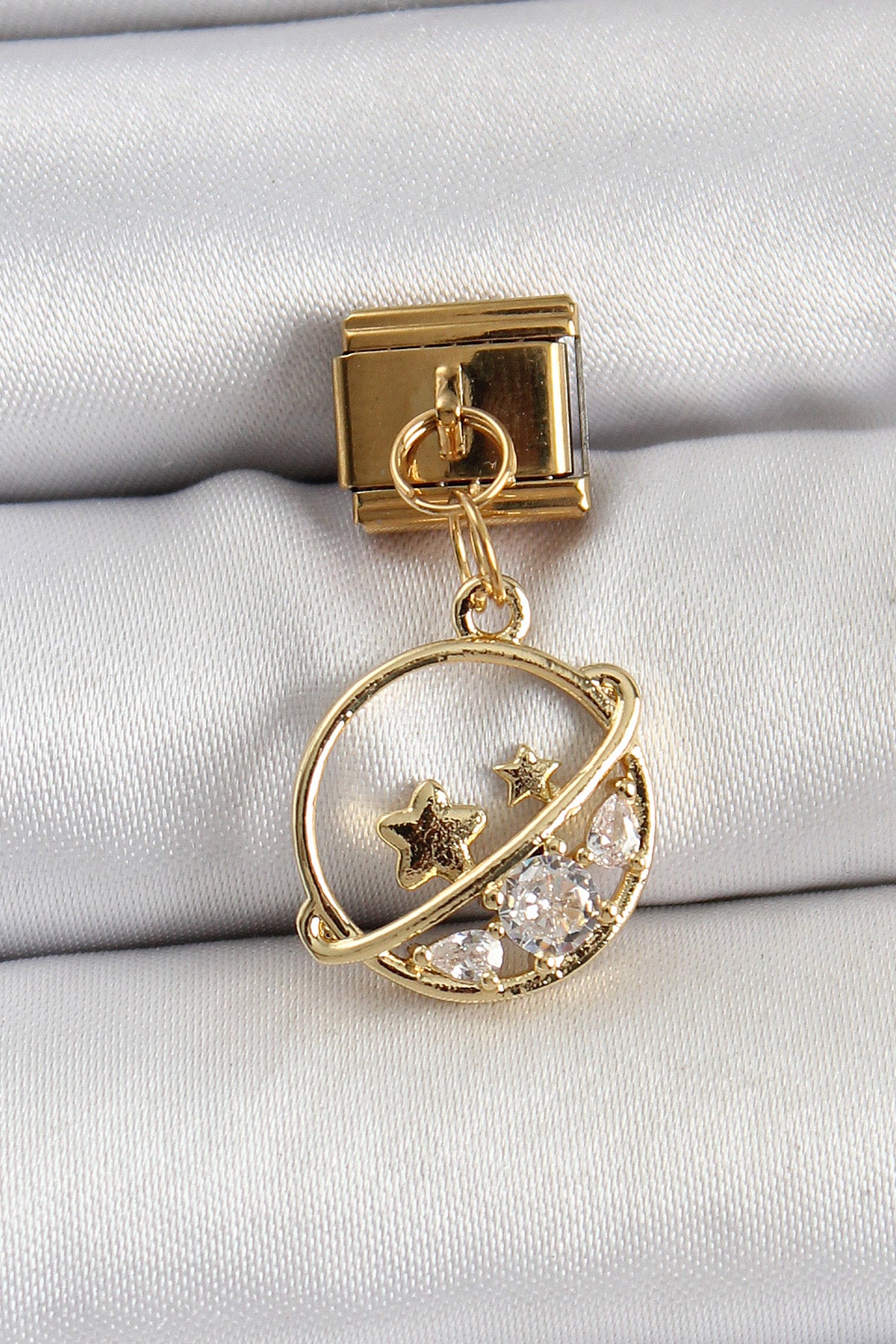 BC1418 - 316L Çelik Sallantılı Zirkon Taşlı Satürn Model Gold Renk Nomination Charm