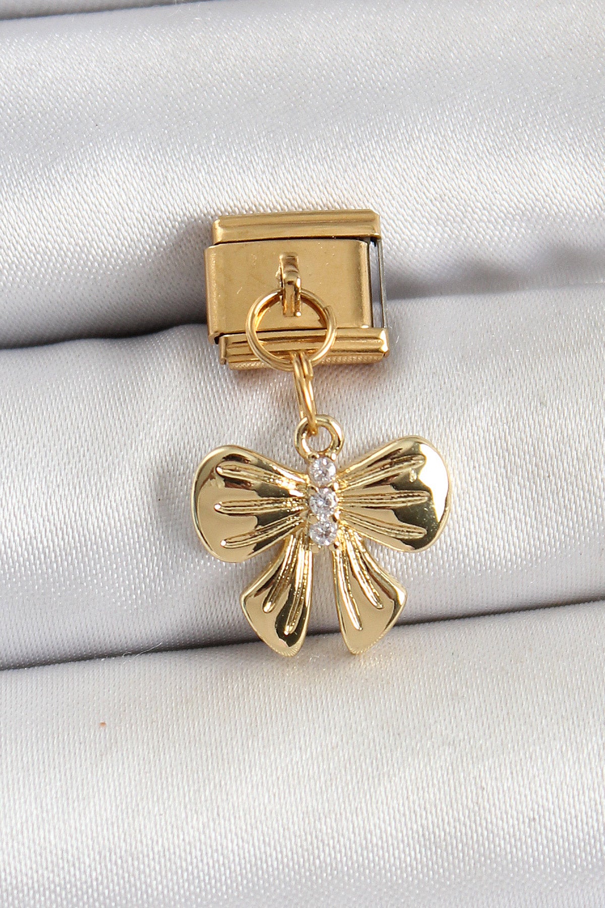 BC1441 - 316L Çelik Sallantılı Zirkon Taşlı Fiyonk Model Gold Renk Nomination Charm