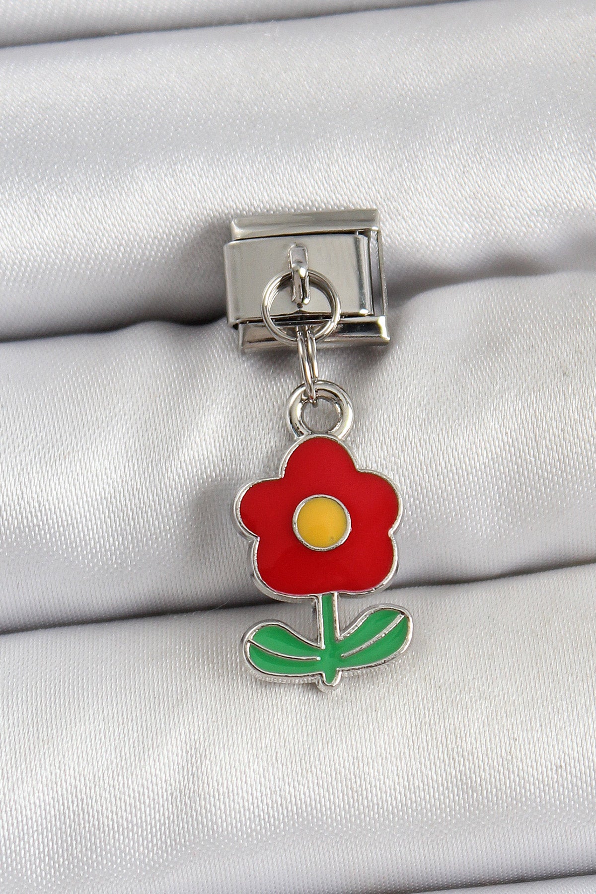 BC1466 - 316L Çelik Sallantılı Kırmızı Papatya Model Gümüş Renk Nomination Charm