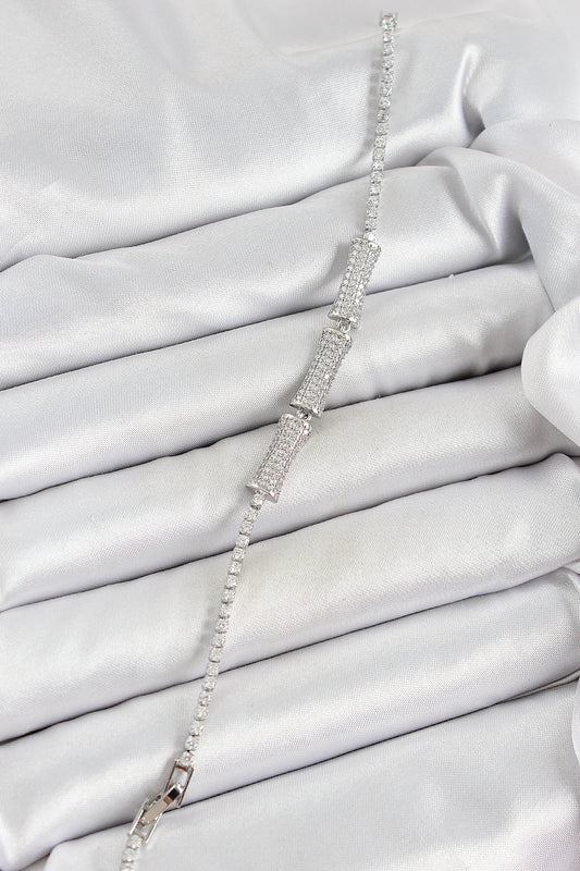 BB7071 - Pirinç Gümüş Renk Zirkon Taşlı Kemik Model Kadın Bileklik