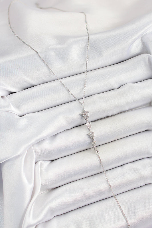 BKO10313 - Pirinç Zirkon Taşlı Sıralı Yıldız Figürlü Y Model Gümüş Renk Kadın Kolye