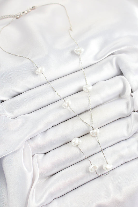 BKO10336 - Pirinç İncili Kalp Figürlü Y Model Gümüş Renk Kadın Kolye