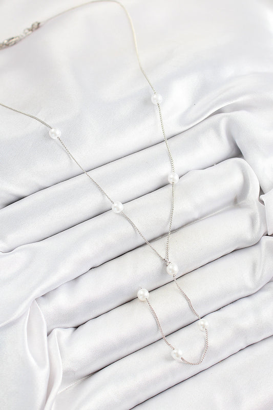 BKO10337 - Pirinç İnci Figürlü Y Model Gümüş Renk Kadın Kolye