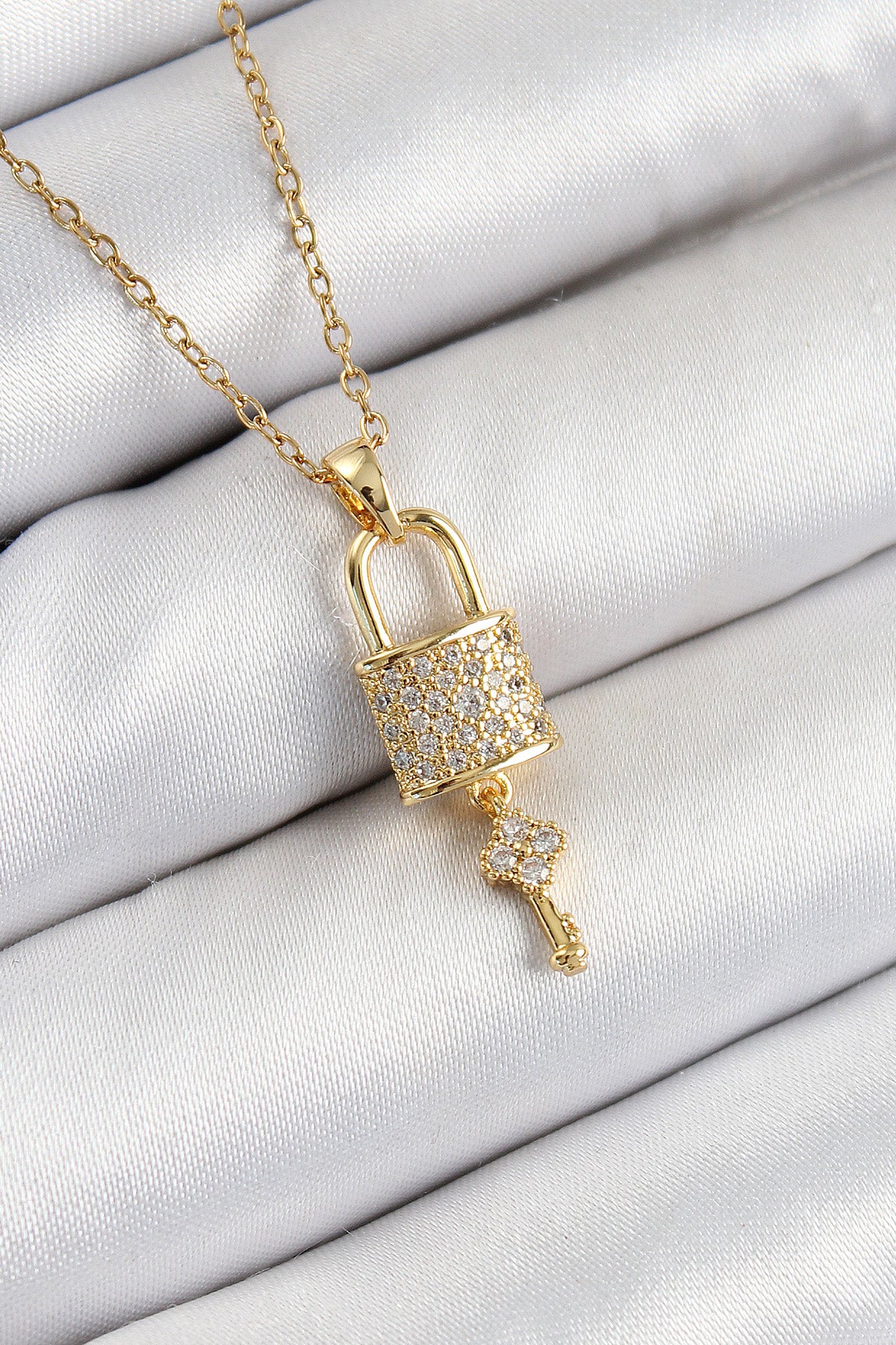 316L Çelik Zirkon Taşlı Kilit Ve Sallantılı Anahtar Model Gold Renk Kadın Kolye - BKO10353