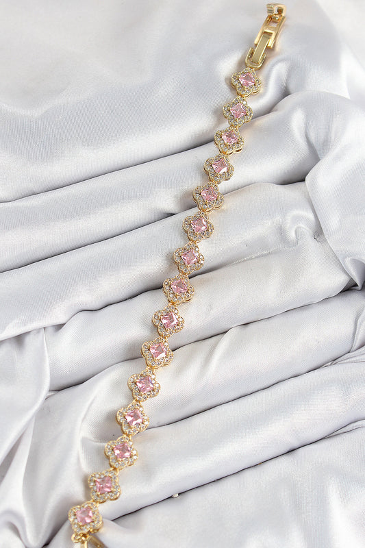 BB7506 - Pirinç Zirkon Taşlı Pembe Yonca Baget Model Gold Renk VIP Seri Kadın Bileklik