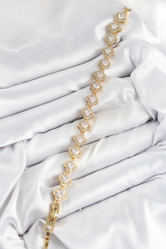 BB7510 - Pirinç Zirkon Taşlı Yonca Baget Model Gold Renk VIP Seri Kadın Bileklik