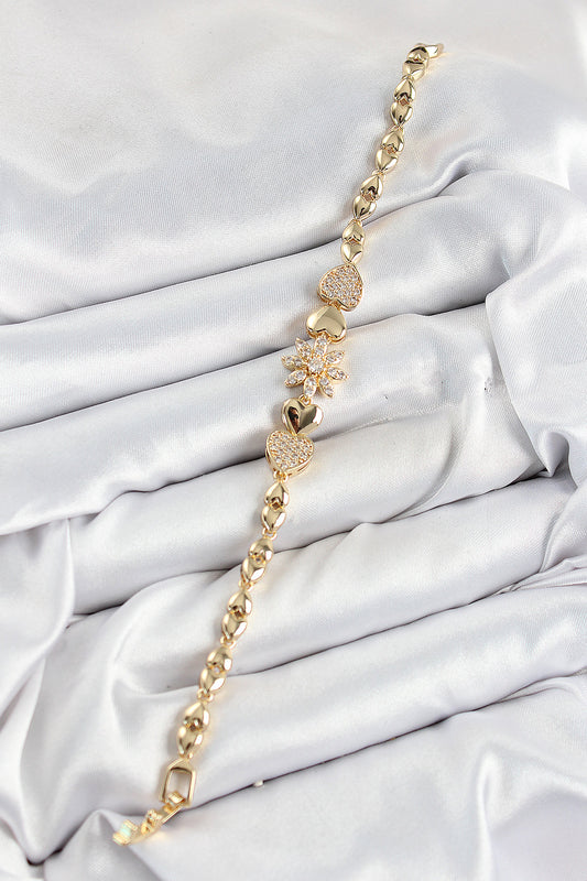 BB7527 - Pirinç Zirkon Taşlı Kalp Detaylı Çiçek Model Gold Renk Kadın Bileklik