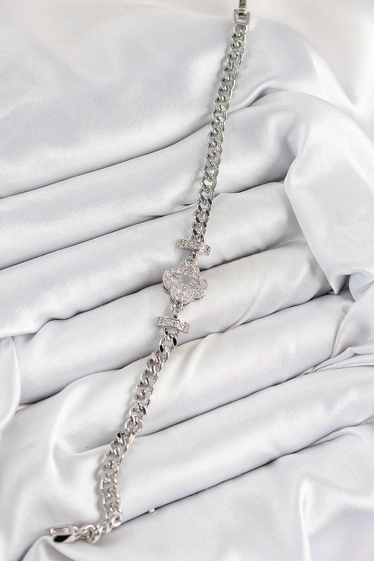 BB7538 - Pirinç Zirkon Taşlı Yonca Model Gümüş Renk Kadın Bileklik