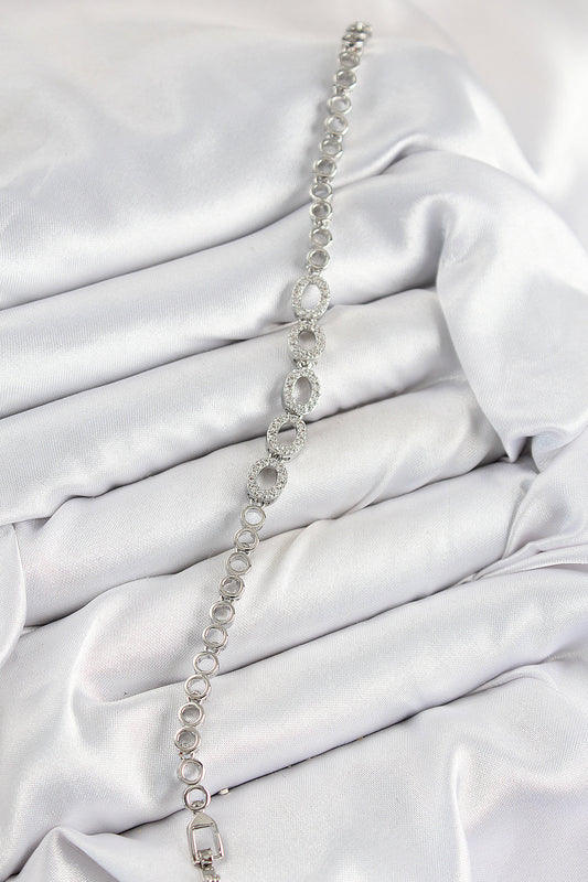 BB7544 - Pirinç Zirkon Taşlı Oval Model Gümüş Renk Kadın Bileklik