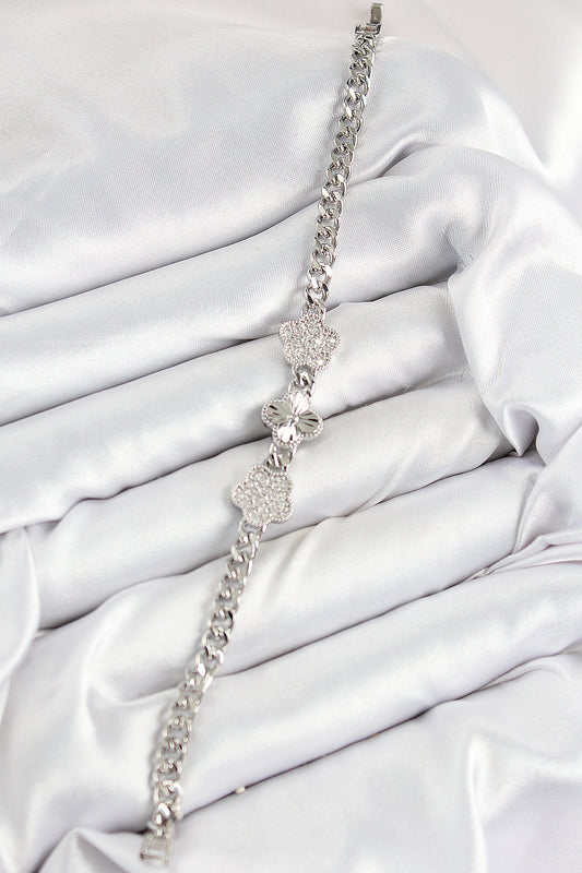 BB7548 - Pirinç Zirkon Taşlı Yonca Model Gümüş Renk Kadın Bileklik