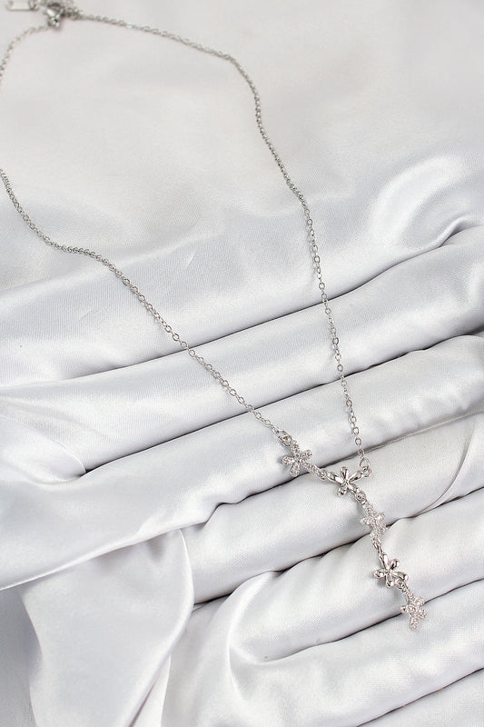 BKO10406 - 316L Çelik Zirkon Taşlı Çiçek Model Gümüş Renk Kadın Kolye