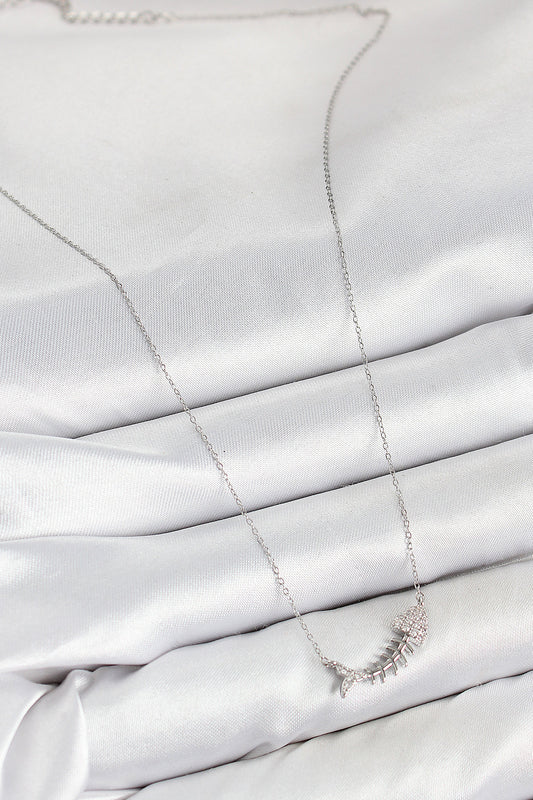 BKO10413 - Pirinç Zirkon Taşlı Balık Kılçığı Model Gümüş Renk Kadın Kolye