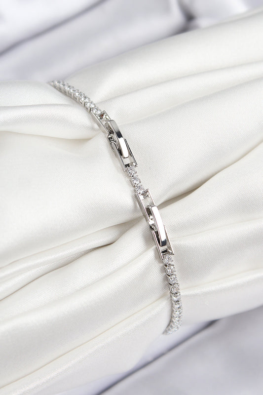 BB7690 - Pirinç Zirkon Taşlı Kuğu Model Gümüş Renk Kadın Bileklik