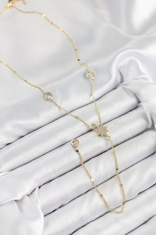 BKO10452 - Pirinç Zirkon Taşlı Kutup Yıldızı Model Gold Renk Y Kolye