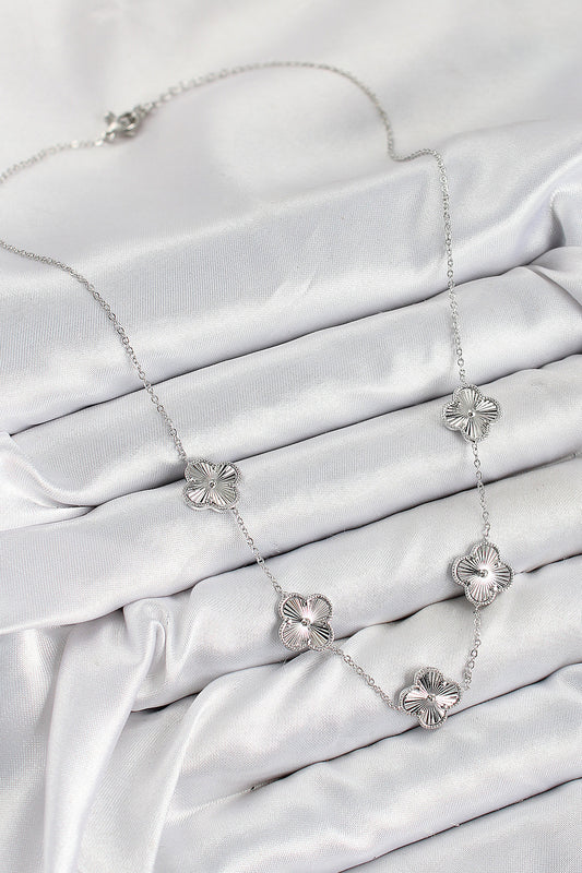 BKO10483 - Pirinç VIP Yonca Model Gümüş Renk Kadın Kolye