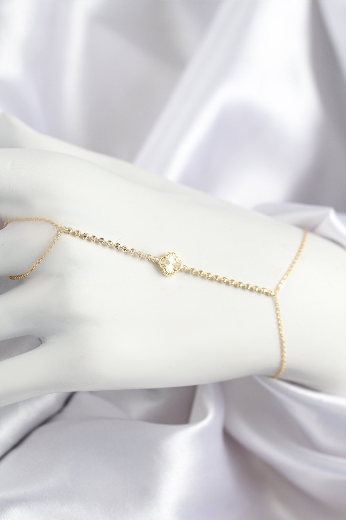 SN715 - Pirinç Zirkon Taşlı Yonca Model Gold Renk Şahmeran
