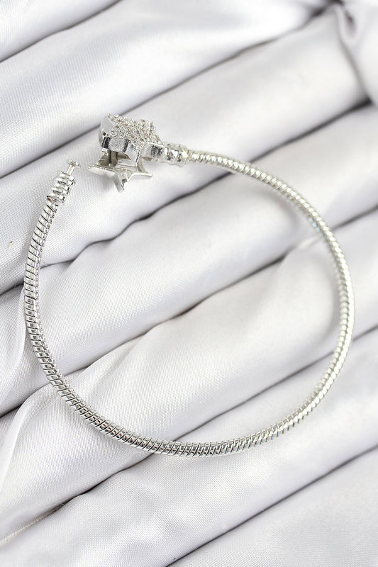 BB7804 - Pirinç Charm Zirkon Taşlı Yıldız Model Gümüş Renk Kadın Bileklik