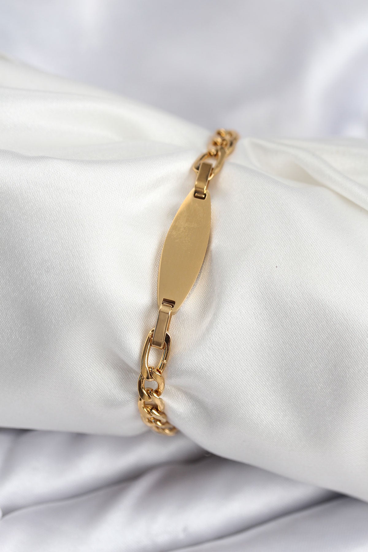 316L Çelik Gold Renk Oval Yazı Yazmaya Uygun Kadın Bileklik - BB7917