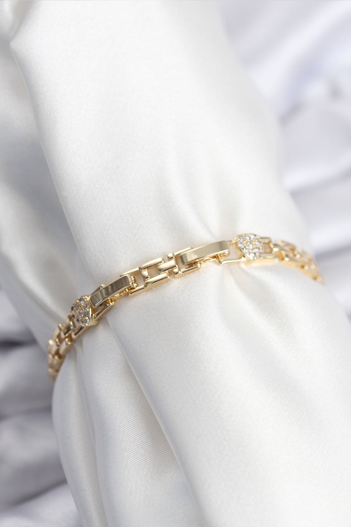 Pirinç VIP Seri Gold Renk Zincir Model Kalpli Zirkon Taşlı Kadın Bileklik - BB7929