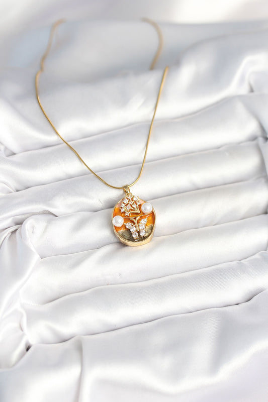 BKO10594 - 316L Çelik Zincir Kelebek Model Sanatsal Portre Kadın Kolye