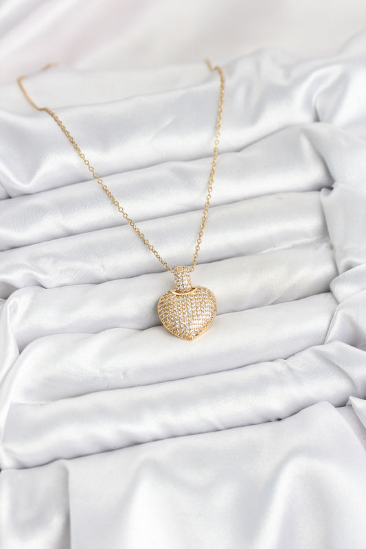 BKO10607 - 316L Çelik Zincir Gold Renk Zirkon Taşlı Kalpli Kadın Kolye