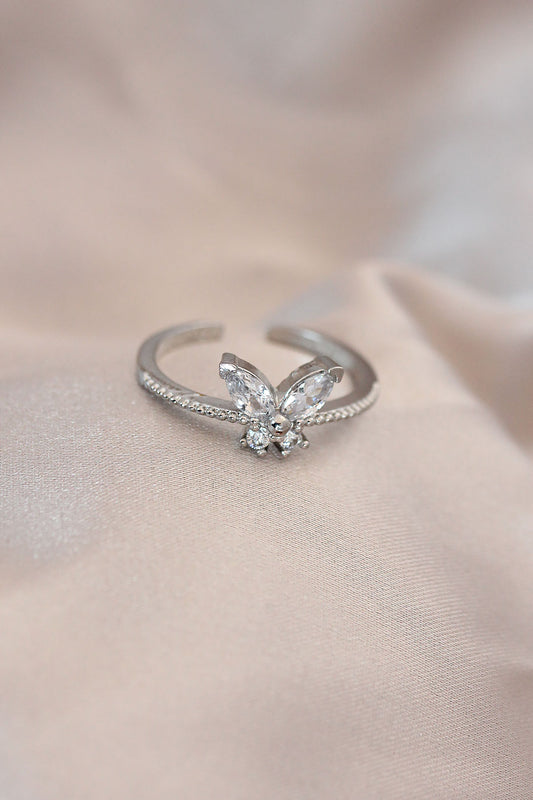 BYK2052 - Ayarlamalı Gümüş Renk Metal Zirkon Taş ve Kristal Taşlı Kelebek Model Yüzük