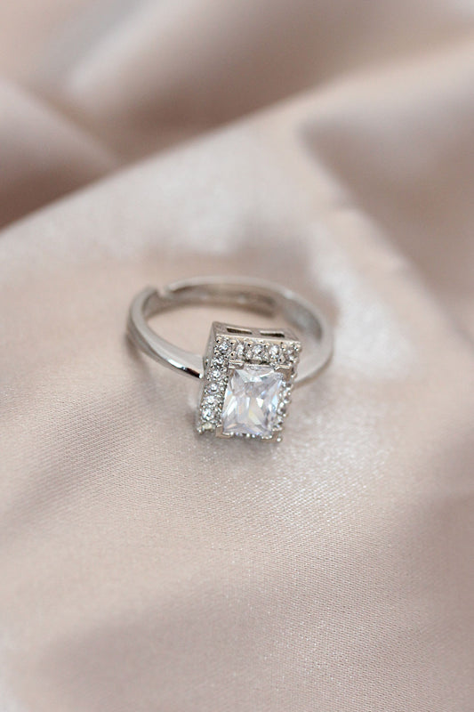 BYK2067 - Ayarlamalı Silver Renk Metal Zirkon ve Kristal Taşlı Dikdörtgen Model Yüzük