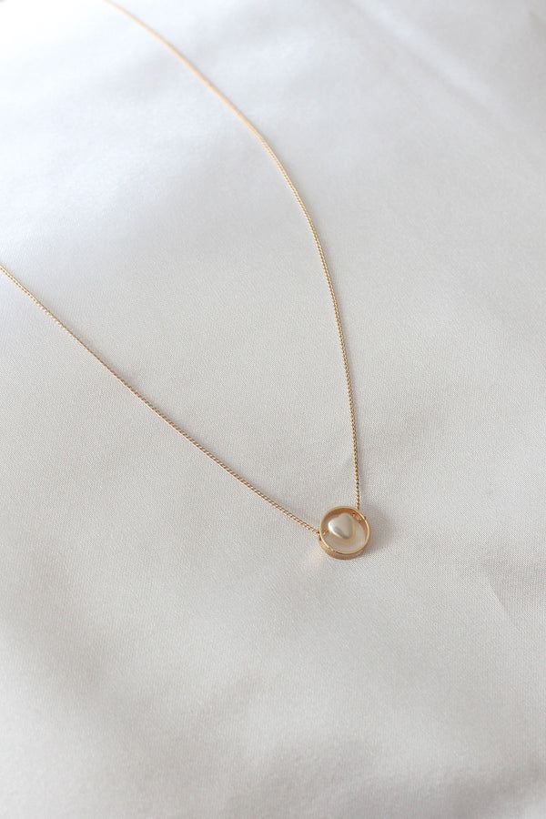 BKO6850 - Gold Renk Minimal Kalp Figür Kadın Kolye