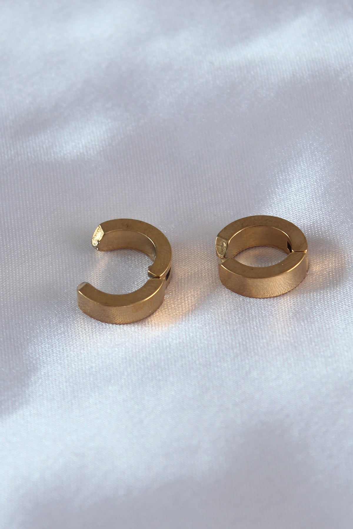 316L Çelik Gold Renk Sıkıştırmalı Erkek Küpe - EKP278
