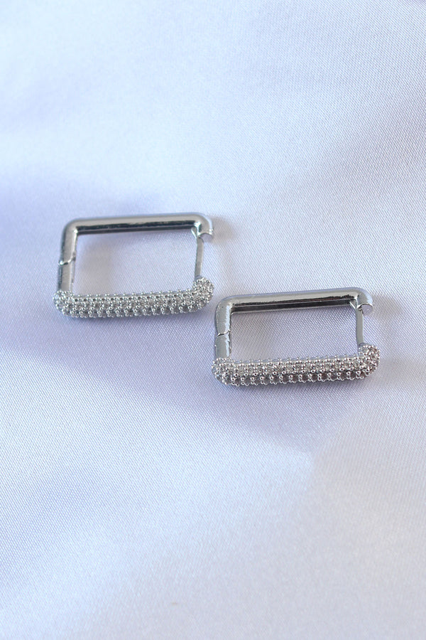 BKP7527 - Gümüş Renk Kare Model Zirkon Taşlı Pirinç Kadın Küpe