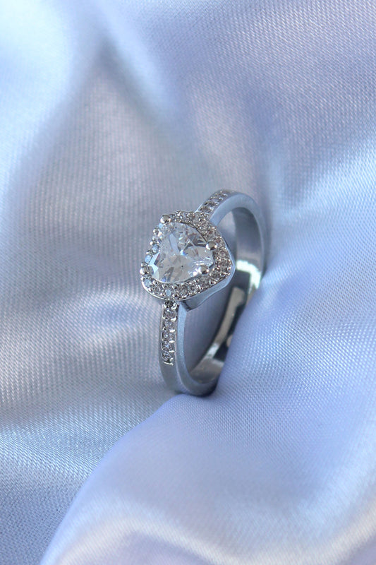 BYK2725 - Gümüş Renk Kalp Zirkon Taşlı Charm Model Pirinç Kadın Yüzük