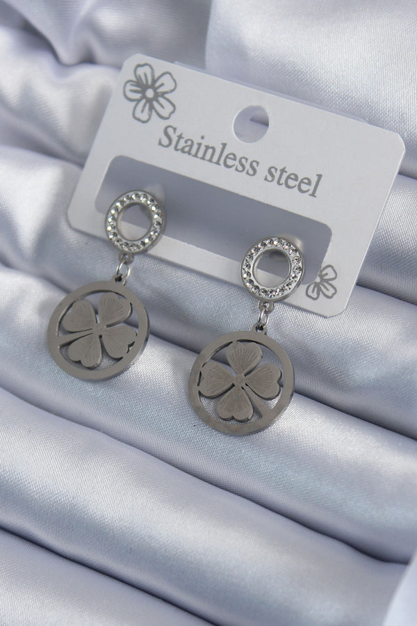 BKP7934 - 316L Çelik Gümüş Renk Zirkon Taşlı Yonca Model İşleme Detay Kadın Küpe