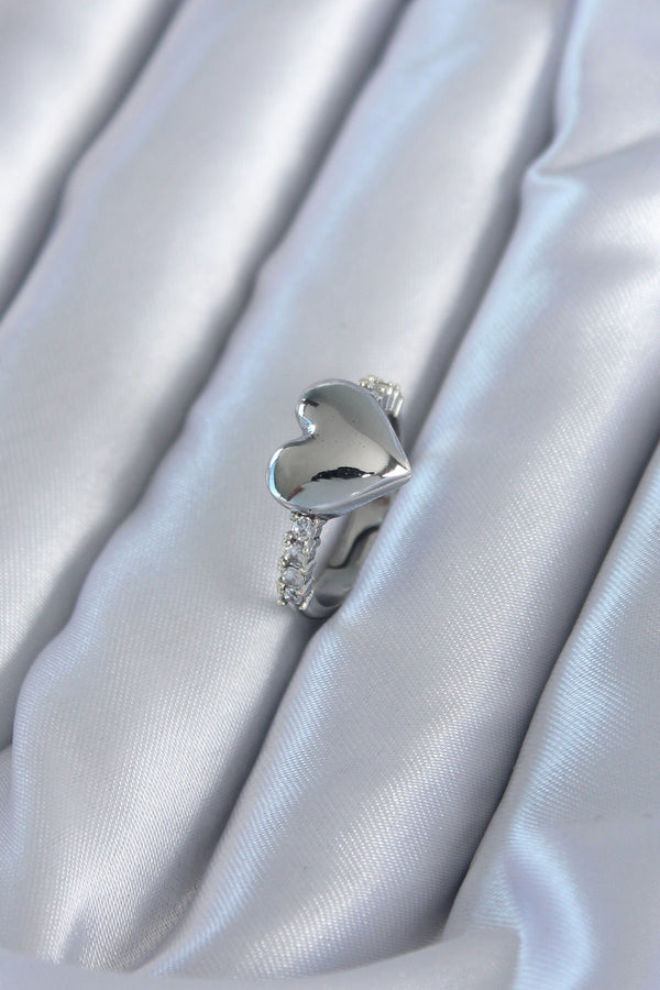 BYK2820 - Gümüş Renk Pirinç Zirkon Taşlı Kalp Model Kadın Yüzük