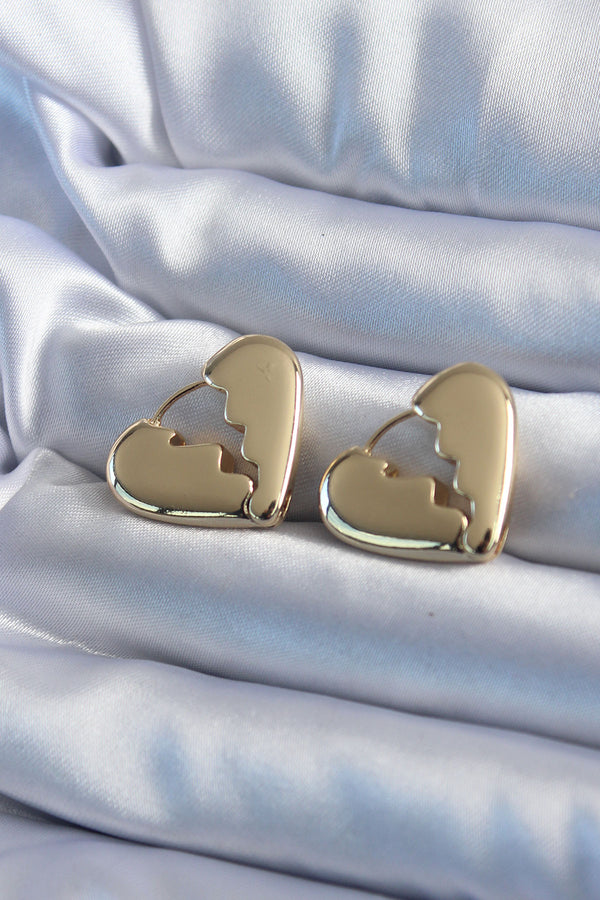 BKP8084 - Gold Renk Kırık Kalp Model Pirinç Kadın Küpe