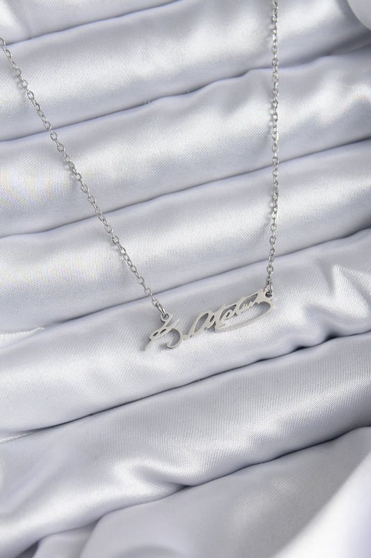 BKO7841 - 316L Çelik Zincir Gümüş Renk Atatürk İmza Figür Kadın Kolye