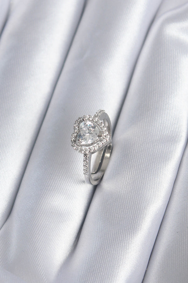 BYK2857 - Pirinç Gümüş Renk Zirkon Taşlı Kalp Charm Model Kadın Yüzük