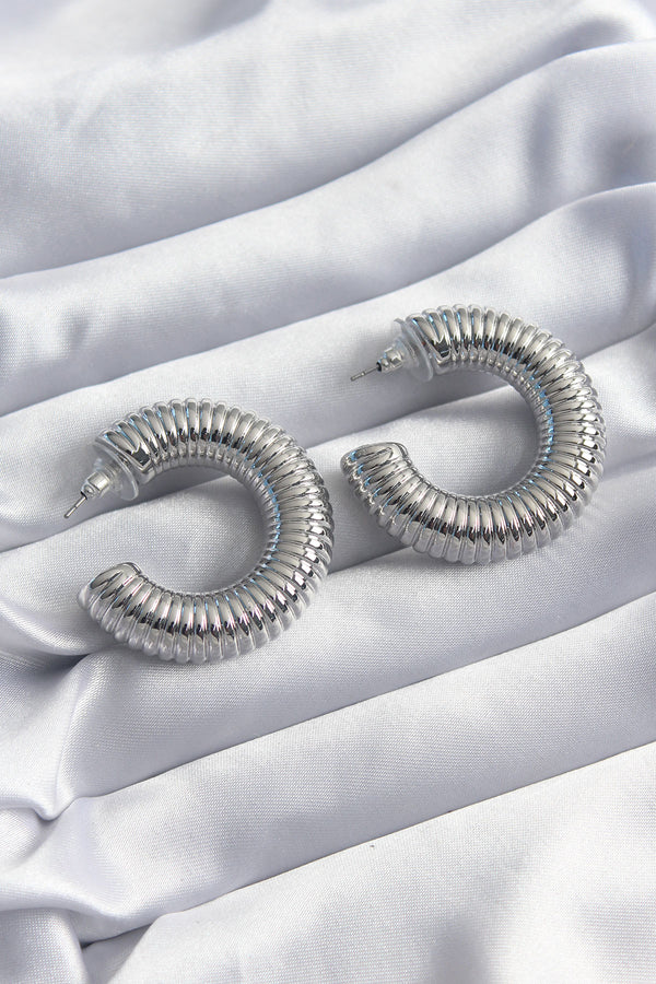 BKP8243 - Pirinç Gümüş Renk İşleme Halka Model Kadın Küpe