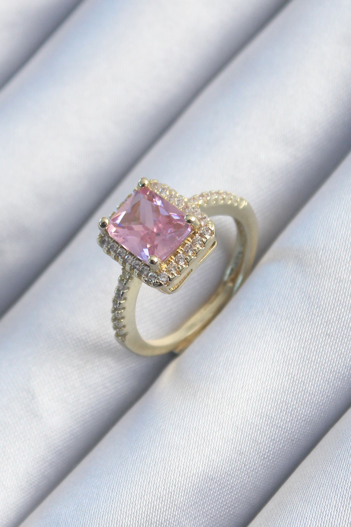 BYK2902 - Pirinç Gold Renk Pembe Zirkon Taşlı Kadın Yüzük