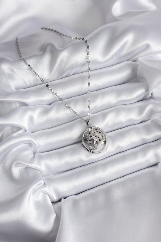 BKO8177 - 316L Çelik Gümüş Renk Zirkon Taşlı Jaguar Model Kadın Kolye