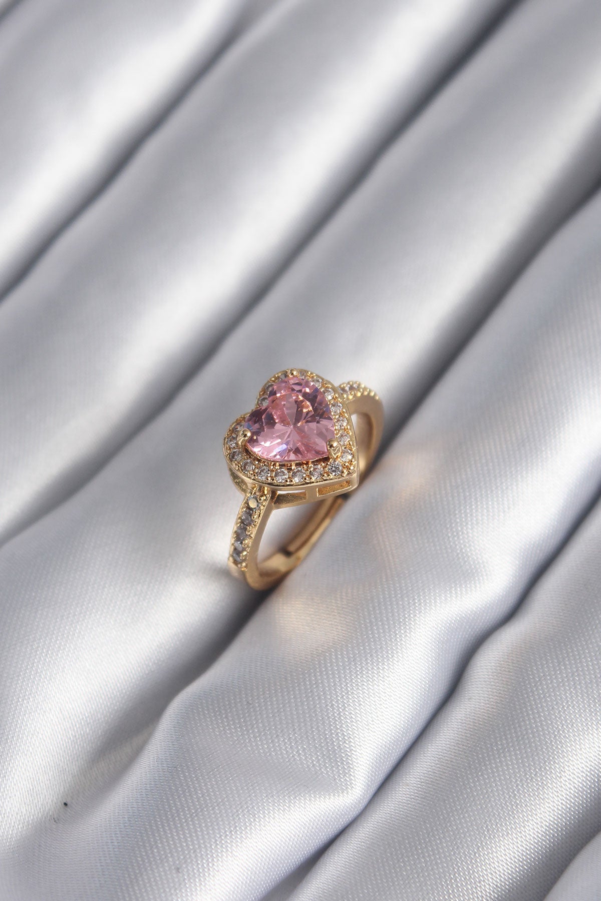 Pirinç Gold Renk Pembe Zirkon Taşlı Charm Kalp Model Kadın Yüzük - BYK2951
