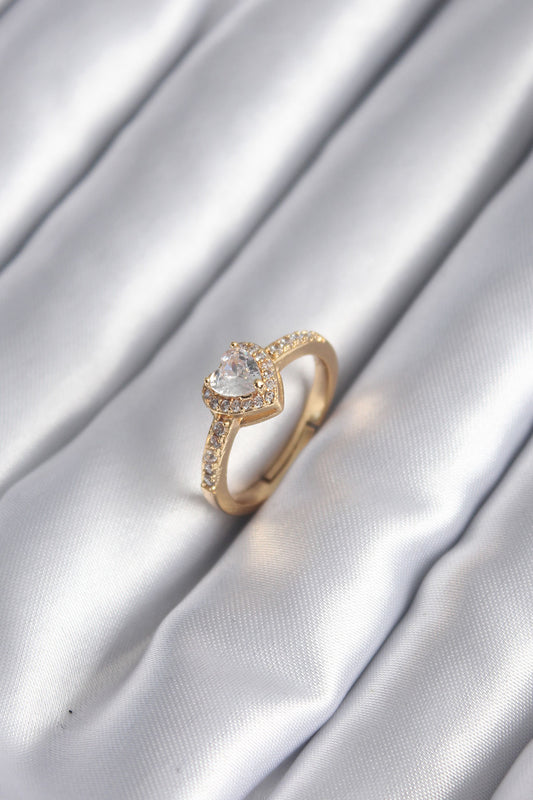 BYK2959 - Pirinç Gold Renk Zirkon Taşlı Kalp Charm Model Kadın Yüzük