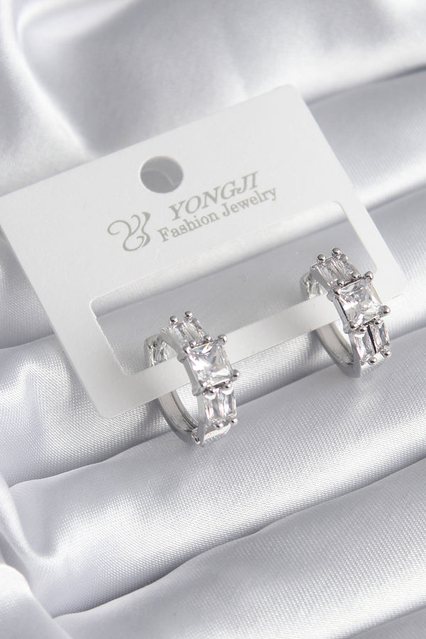 BKP8351 - Pirinç Gümüş Renk Kare Zirkon Taşlı Kadın Küpe