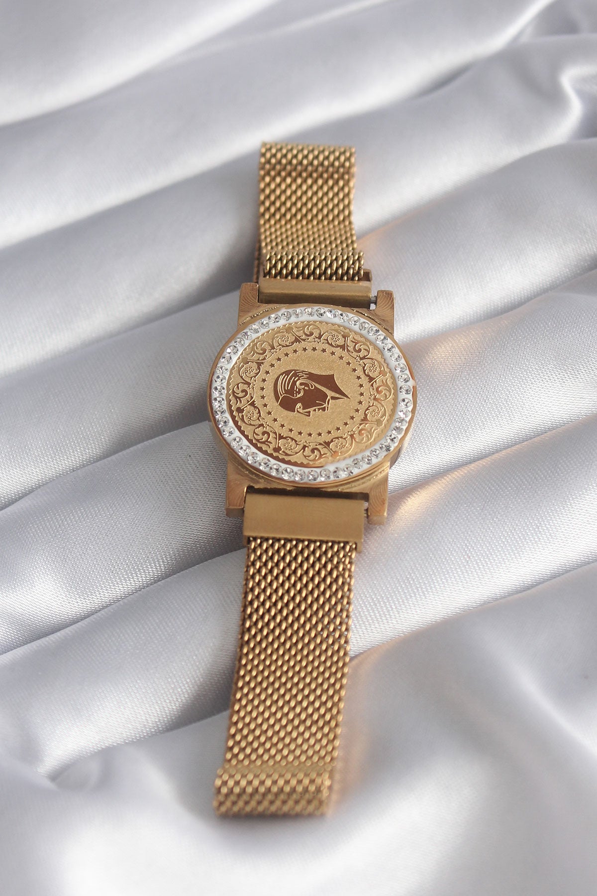 BB5820 - 316L Çelik Gold Renk Mıknatıslı Hasır Zirkon Taşlı Çeyrek Altın Model Kadın Bileklik