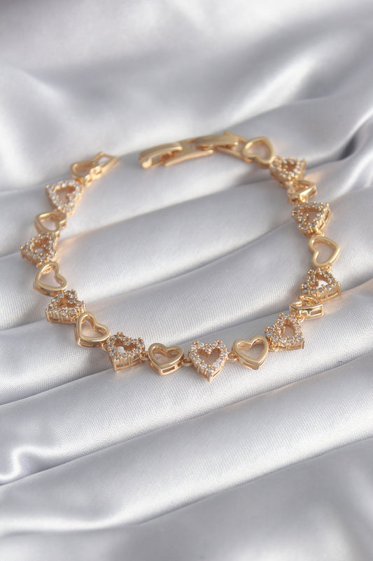 BB5847 - Pirinç Gold Renk Zirkon Taşlı Kalp Model VIP Seri Kadın Bileklik
