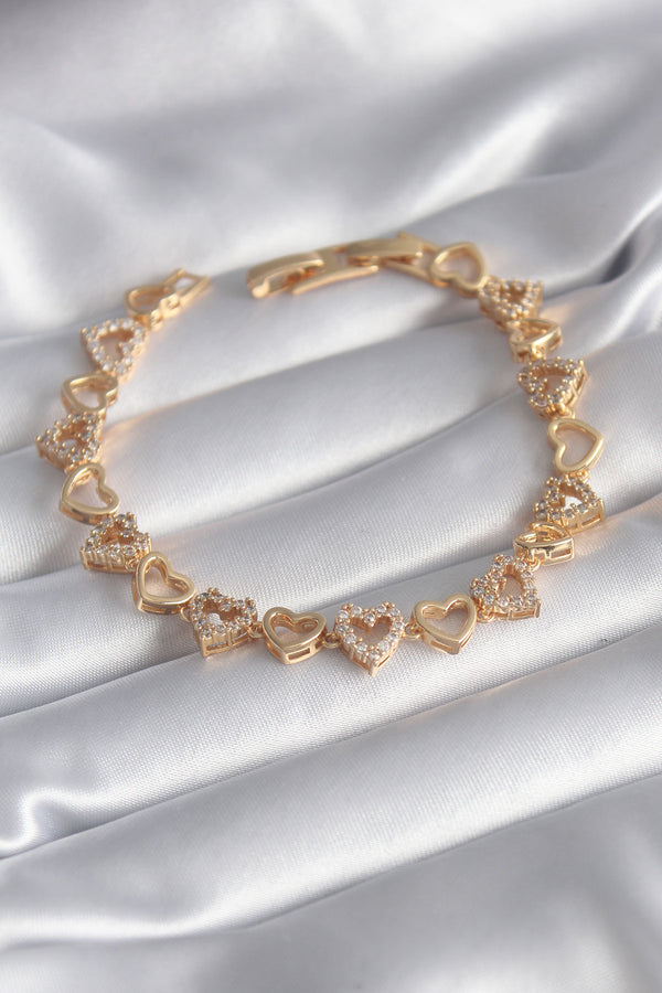 BB5847 - Pirinç Gold Renk Zirkon Taşlı Kalp Model VIP Seri Kadın Bileklik
