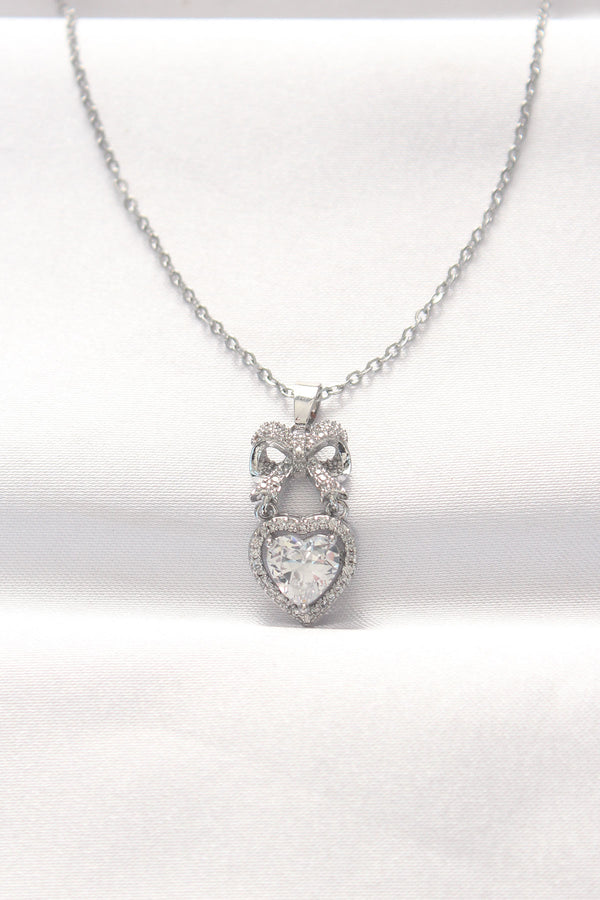 BKO8519 - 316L Çelik Silver Renk Zirkon Taşlı Kalpli Fiyonk Kolye