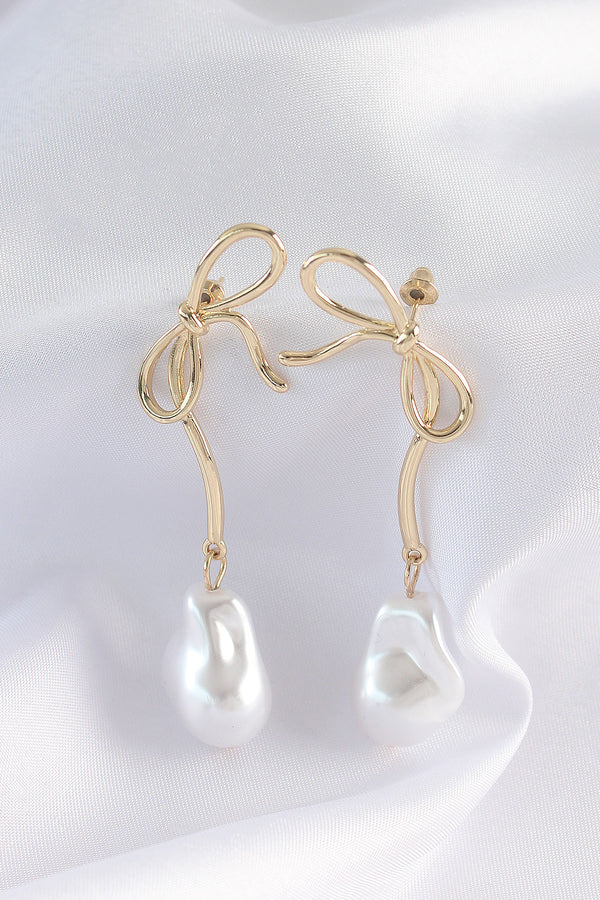 BKP8923 - Pirinç Gold Renk Fiyonk Model İnci Taşlı Uzun Küpe